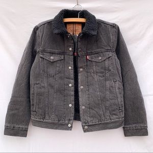 NWT Levi’s Sherpa Trucker Jacket
